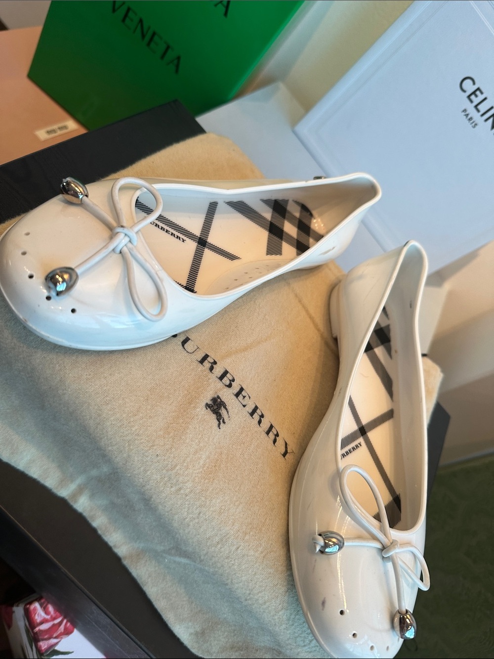 Burberry White Patent Ballet Flats with Bow and Silver Tips